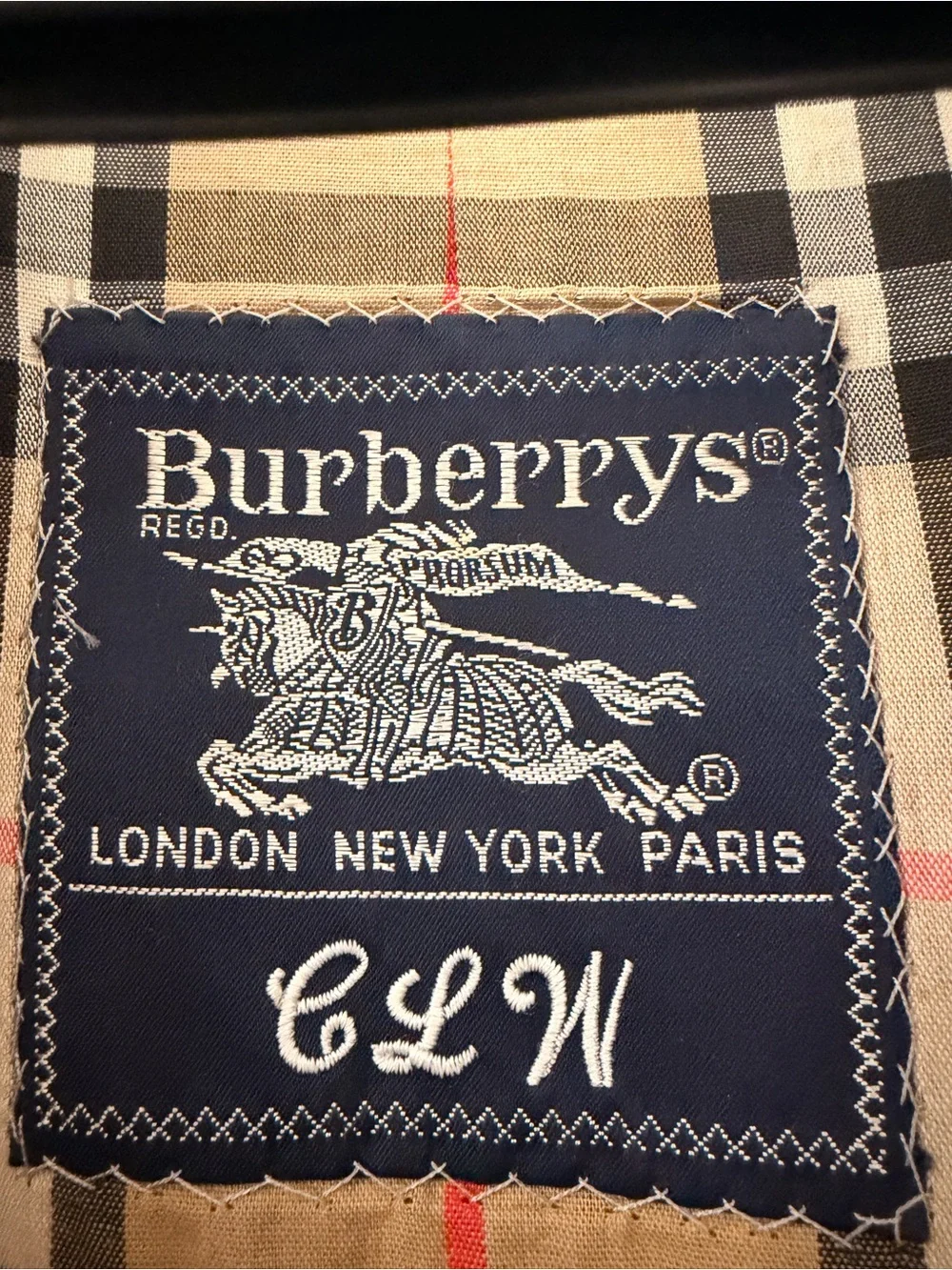 Classic Burberry’s Trench Coat with warmer and collar - Picture 4 of 13